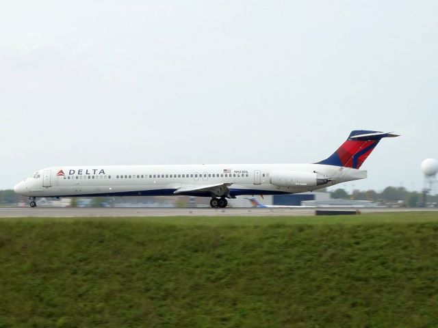 McDonnell Douglas MD-88 (N923DL)