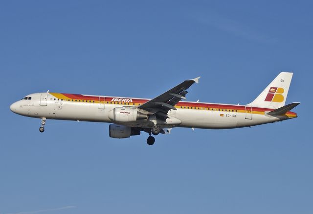 Airbus A321 (EC-IGK) - At Brussels - 2005-01-16.