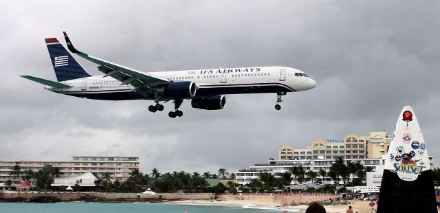 Boeing 757-200 (N203UW)