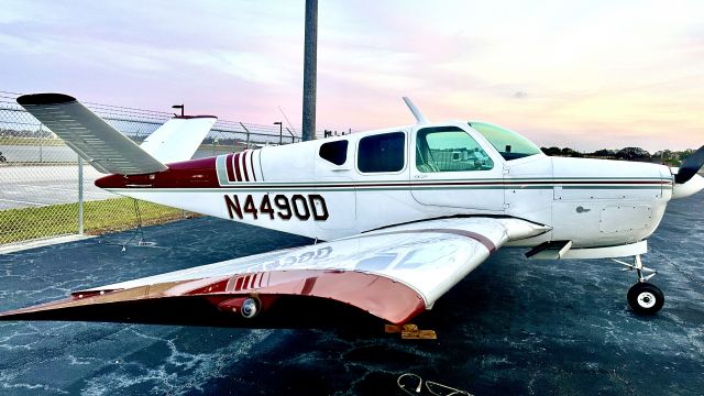 Beechcraft 35 Bonanza (N4490D)