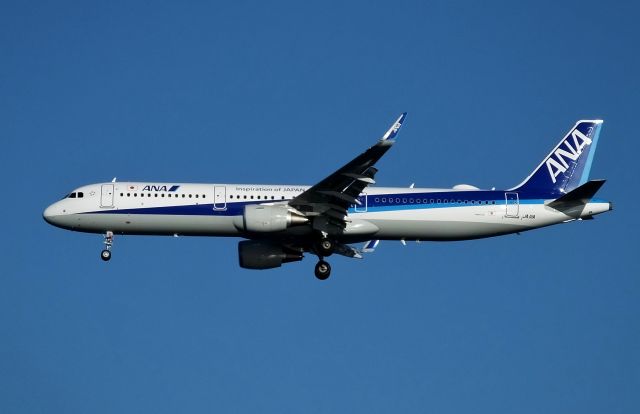 Airbus A321 (JA111A) - Final approach to HND R/W34L (2017/01/17)