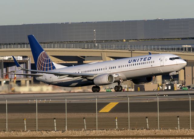 Boeing 737-900 (N36472)