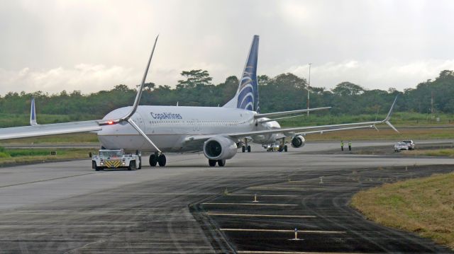 Boeing 737-700 (HP-1843CMP) - Taxiing to Rwy 03L.