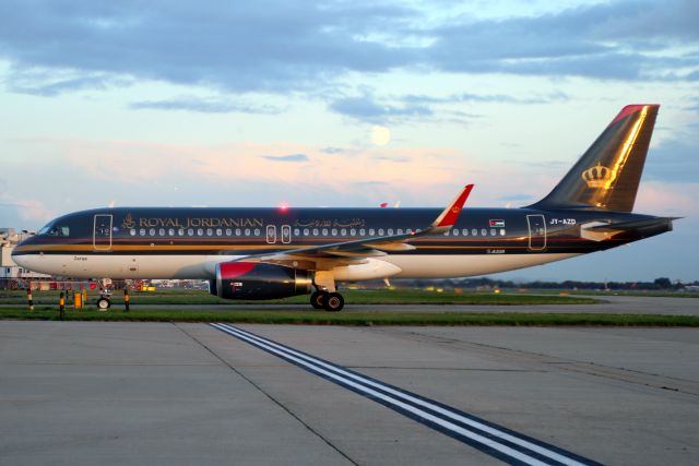 Airbus A320 (JY-AZD) - Taxiing to Stand 328 on 26-Oct-23 operating flight JY5113 from OEJN on its first visit to EGLL.