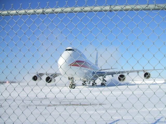 Boeing 747-200 — - Taxiing to Irving FBO at Goose airport NL