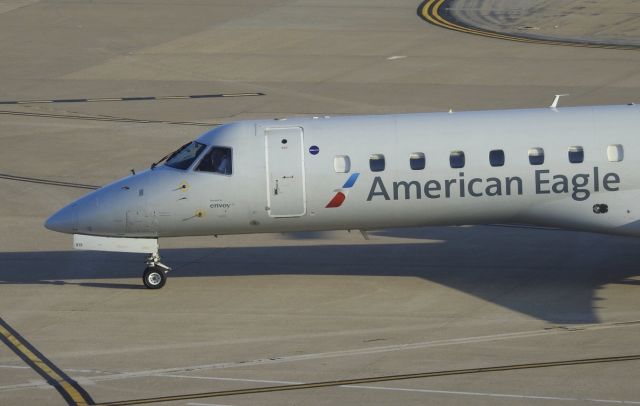 Embraer ERJ-135 (N819AE)