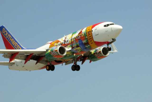 Boeing 737-700 (N945WN) - Landing on RWY 20R