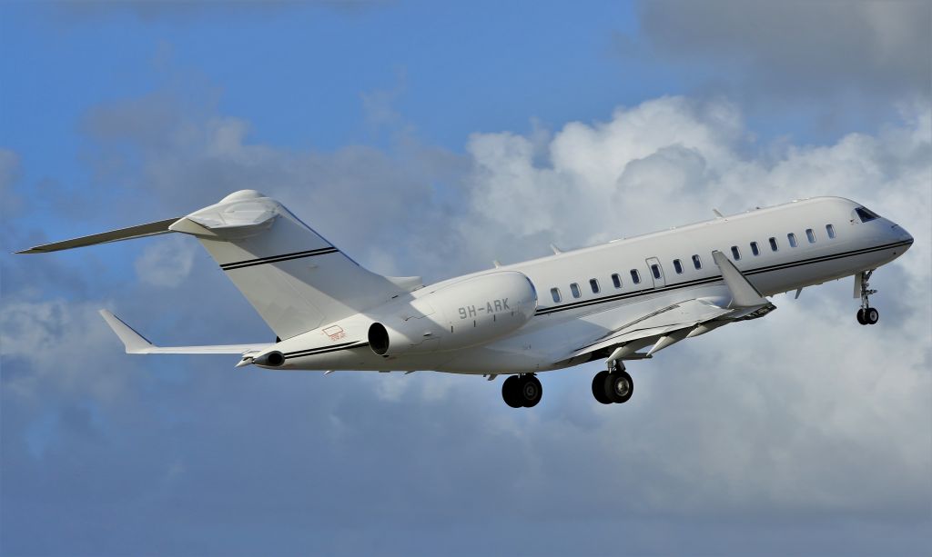 Bombardier Global Express (9H-ARK)
