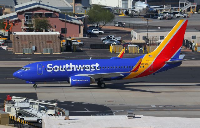 Boeing 737-700 (N7830A)