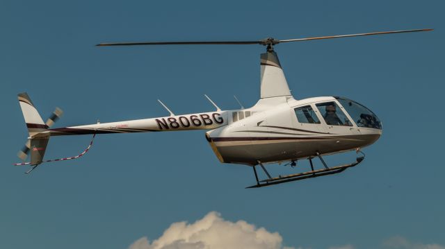 Robinson R-66 (N806BG)