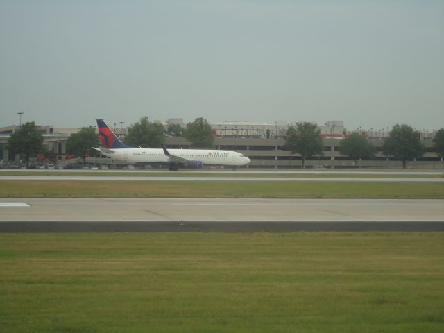 Boeing 737-800 (N392DA)