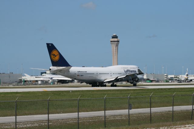 Boeing 747-400 (D-ABVU)