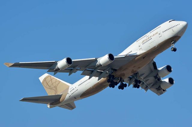 Boeing 747-400 (N322SG) - Atlas Air 747-481 N322SG taking off from Sky Harbor, bound for Houston on December 18, 2017.