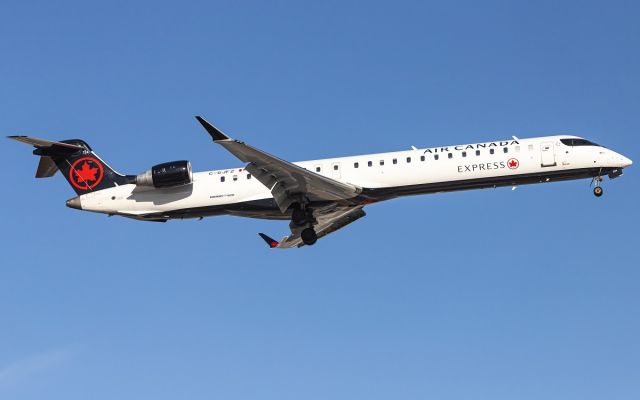 Canadair Regional Jet CRJ-900 (C-GJFZ)