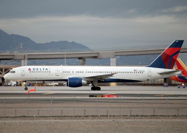 Boeing 757-200 (N623DL)