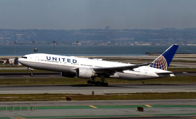 N78013 — - KSFO - ex Continental Airlines 777-200 departing Runway 28L for points west and beyond, delivered new to Continental Airlines, 4 Sept 1999 and merged into United years later. Ln: 243. Filmed from the SFO tram station.