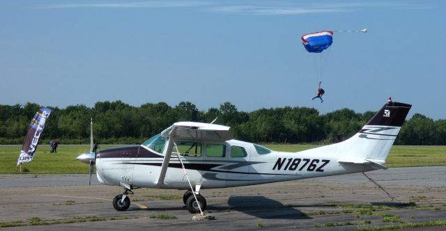 Cessna 205 (N1876Z) - Catching some tarmac time is this 1962 Cessna 205 Centurion in the Summer of 2023.8/6/2023