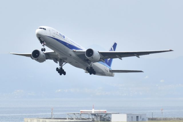 Boeing 777-200 (JA8198)