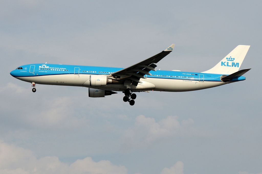 Airbus A330-300 (PH-AKB) - KLM 617 arriving from Amsterdam