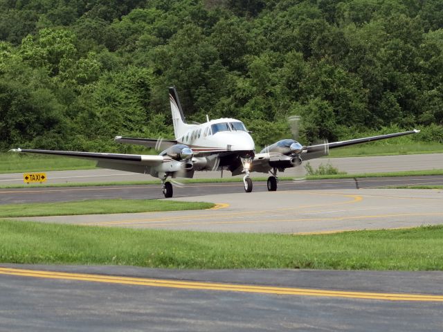 Beechcraft King Air 90 (N90JZ) - A very nice 90.