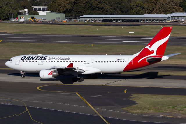 Airbus A330-200 (VH-EBJ)