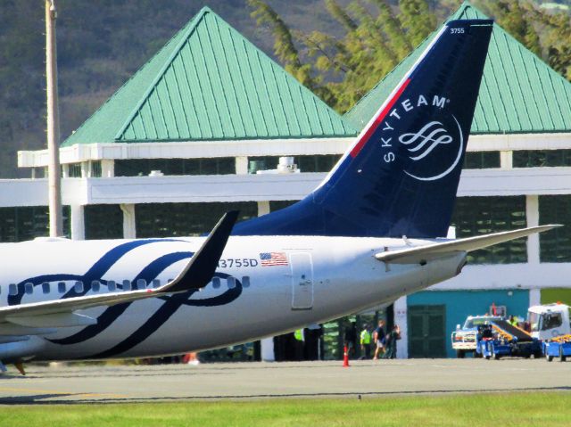 Boeing 737-800 (N3755D)