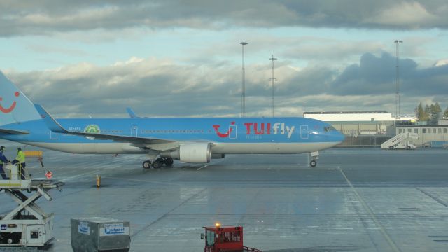 BOEING 767-300 (SE-RFS)