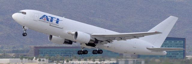 BOEING 767-200 (N791AX) - phoenix sky harbor international airport 8C3210  18APR20