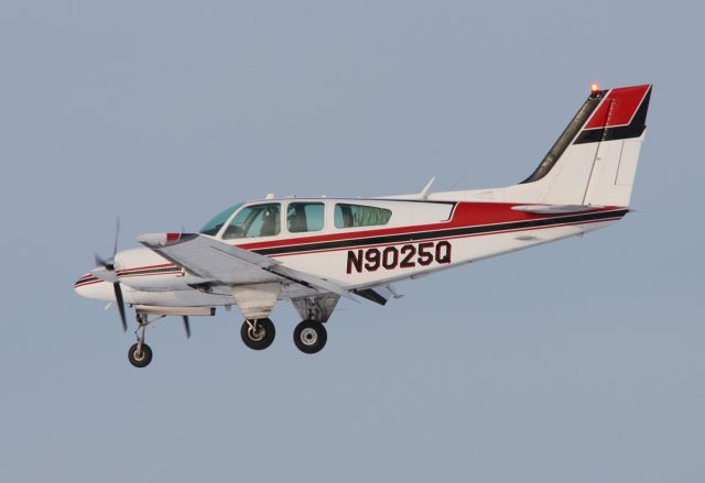 Beechcraft 55 Baron (N9025Q)