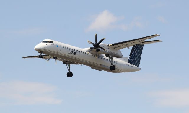 de Havilland Dash 8-400 (C-GKQB)