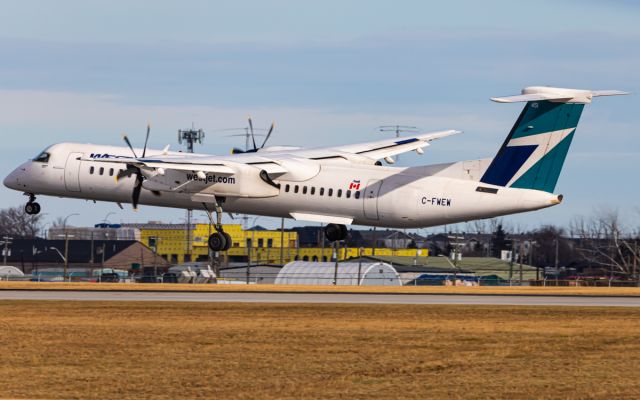 de Havilland Dash 8-400 (C-FWEW)