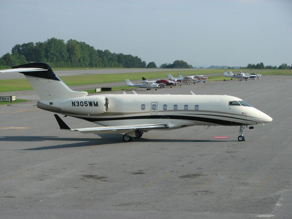 Bombardier Challenger 300 (N305WM) - New ride! Less than a year old. Very sharp!!!