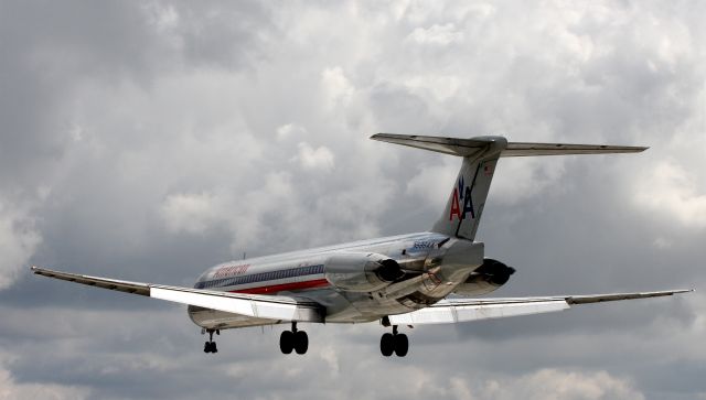 McDonnell Douglas MD-82 (N586AA) - American Airlines MD-82 landing at Burbank