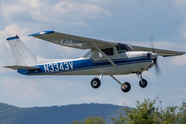 Cessna Commuter (N3343V) - N3343V working the pattern at N94