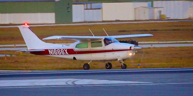 Cessna Centurion (N1666X)