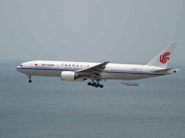Boeing 777-200 (B-2064)