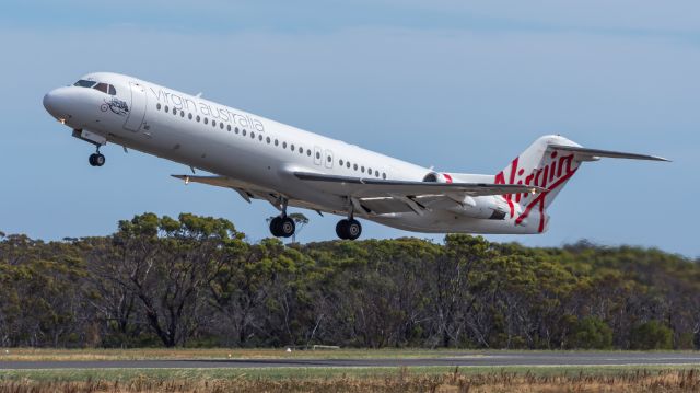 Fokker 100 (VH-FNT)