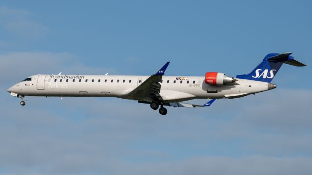 Canadair Regional Jet CRJ-900 (EI-FPF)