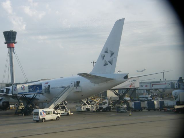 BOEING 777-300ER (9V-SWJ)