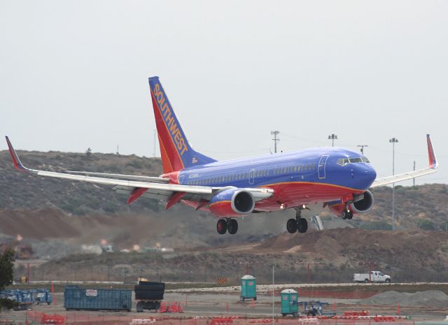 Boeing 737-700 (N369NW)