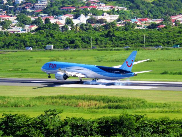 Boeing 787-9 Dreamliner (G-TUIJ)