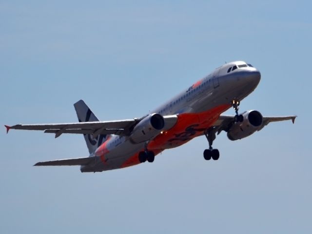 Airbus A320 (VH-VQP) - Getting airborne off runway 23. Wednesday 4th January 2012.