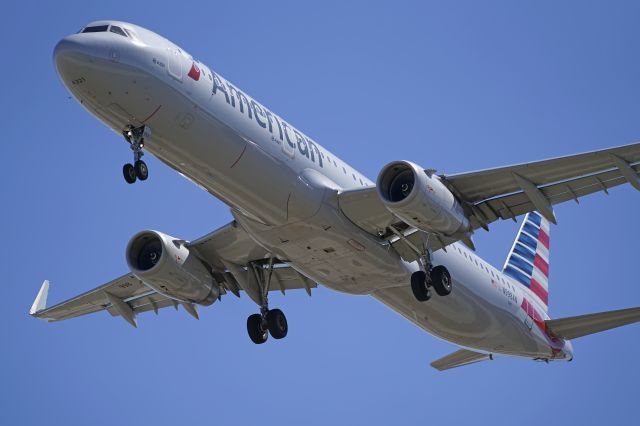 Airbus A321 (N998AN)