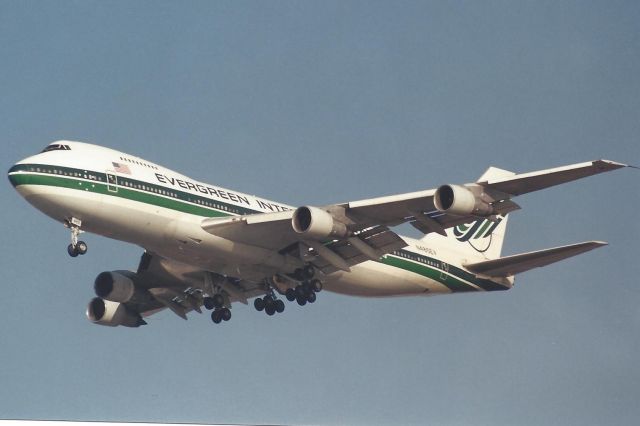 Boeing 747-200 (N485EV)