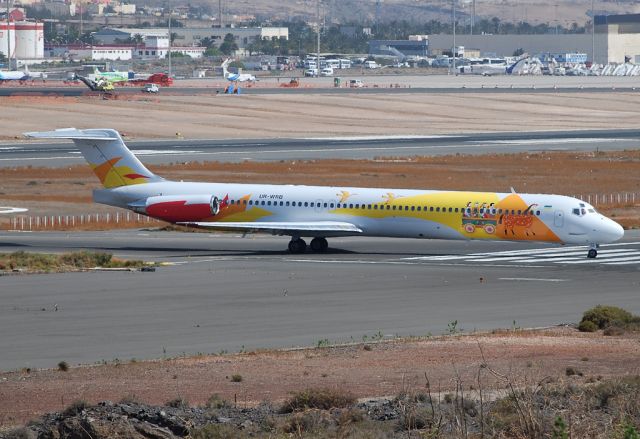 McDonnell Douglas MD-82 (UR-WRB) - August 2008.