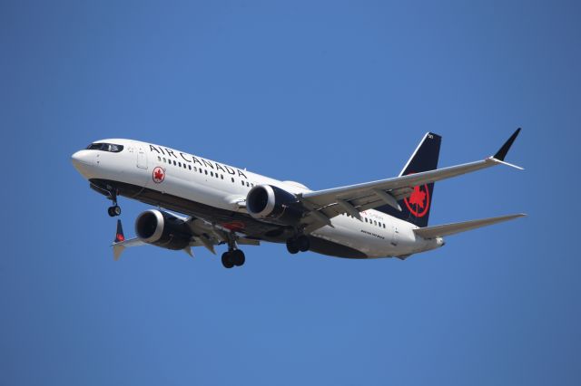 Boeing 737 MAX 8 (C-GEHV)