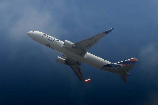 BOEING 767-300 (N534LA)