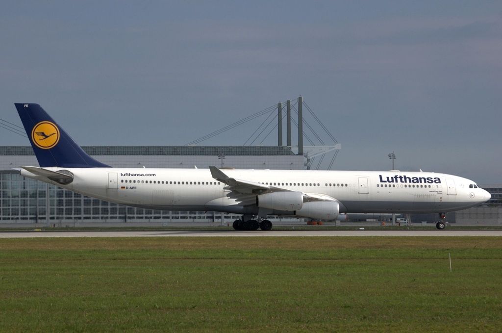 Airbus A340-300 (D-AIFE)