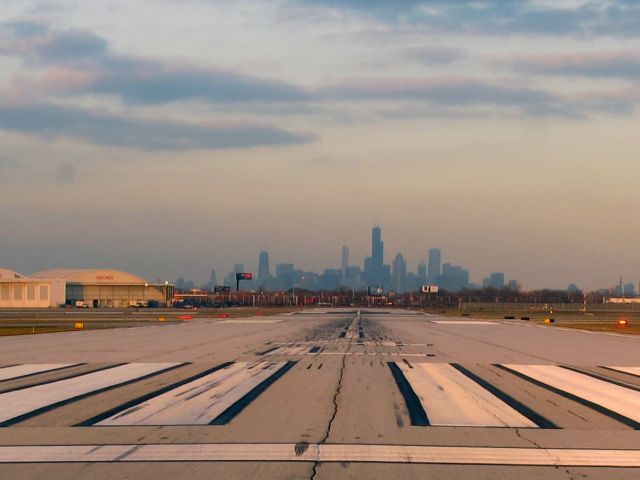 Cessna Citation V (N560HG) - Chigacos Skyline.