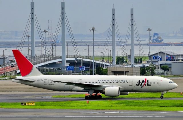 BOEING 777-300 (JA773J) - 2014